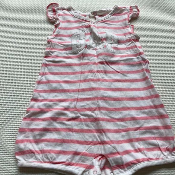 Babygap Rompers - Picture 1 of 3